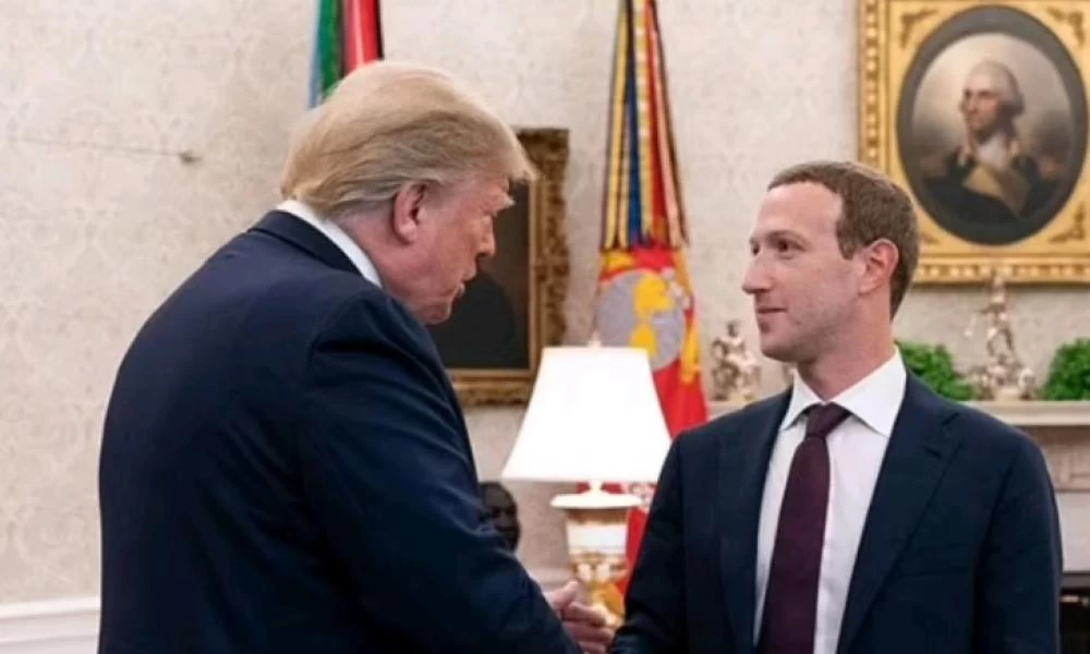 Τραμπ κατά Facebook και Twitter: «Ο Ζούκερμπεργκ ερχόταν στον Λευκό Οίκο και μου φιλούσε τον κ....»